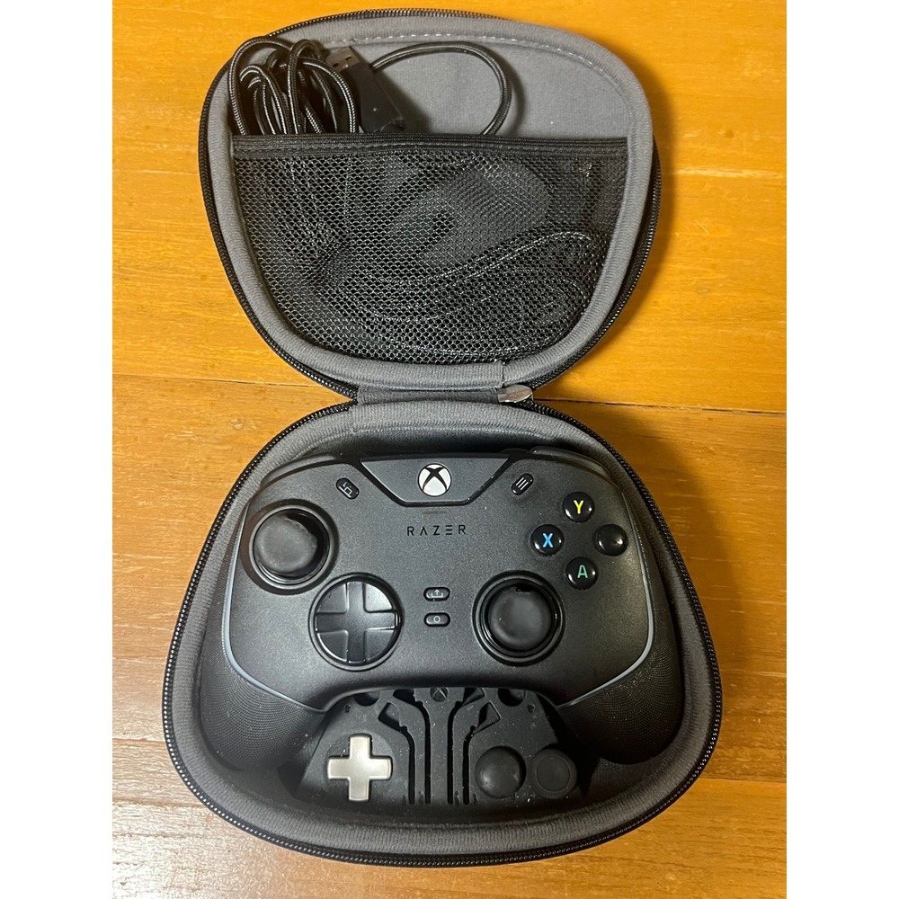 Razer Wolverine V2 Chroma Wired Gaming‎ Controller Xbox Series X S PC RZ06-0401